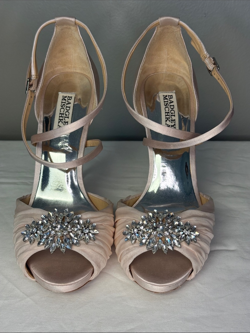 Badgley Mischka Blush Pink Satin Crystal Embellished Heels Size 8 - Picture 2 of 9